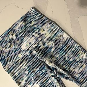Lululemon Leggings -  Crop - New Size 6